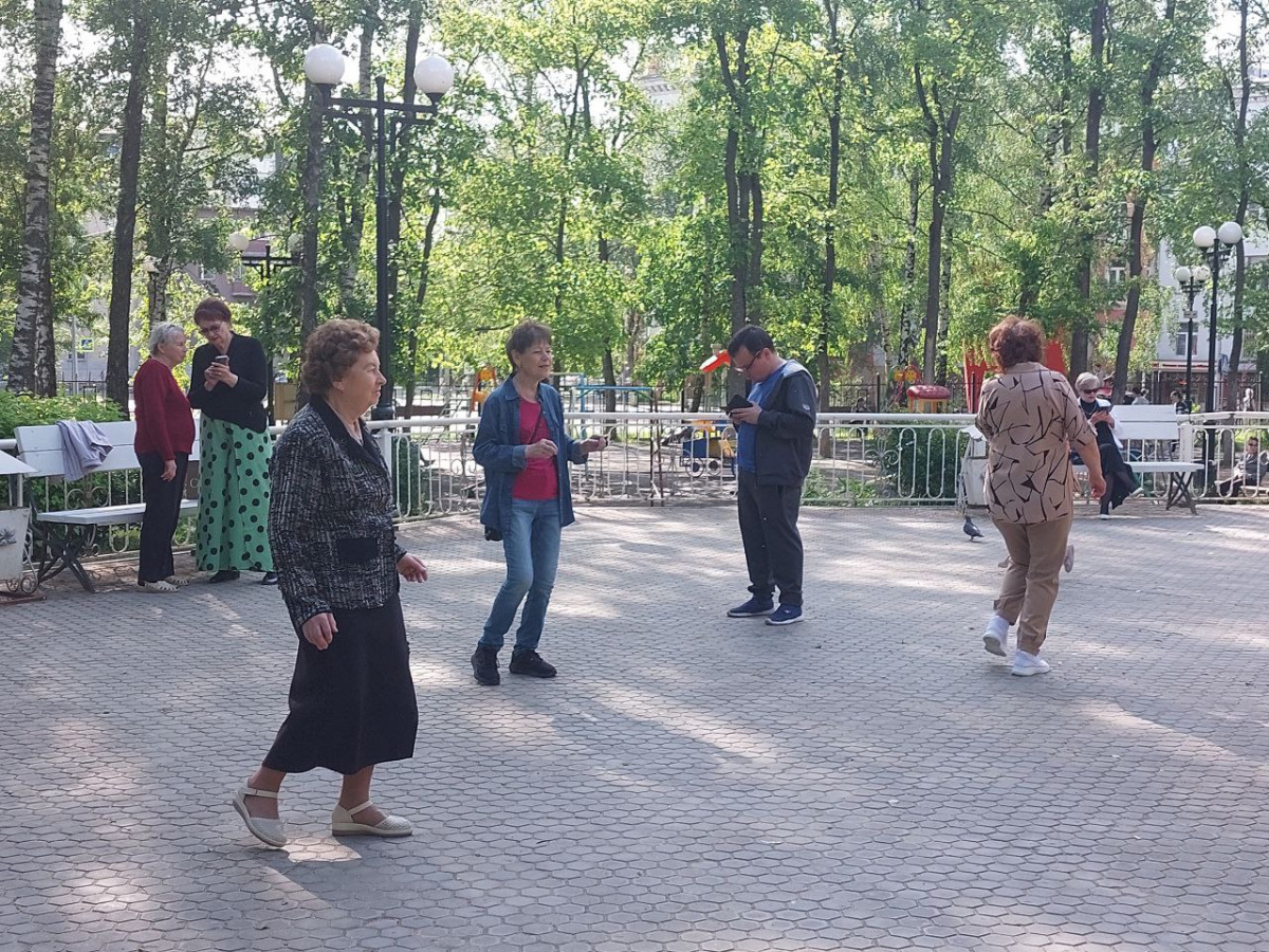 Танцуют все!